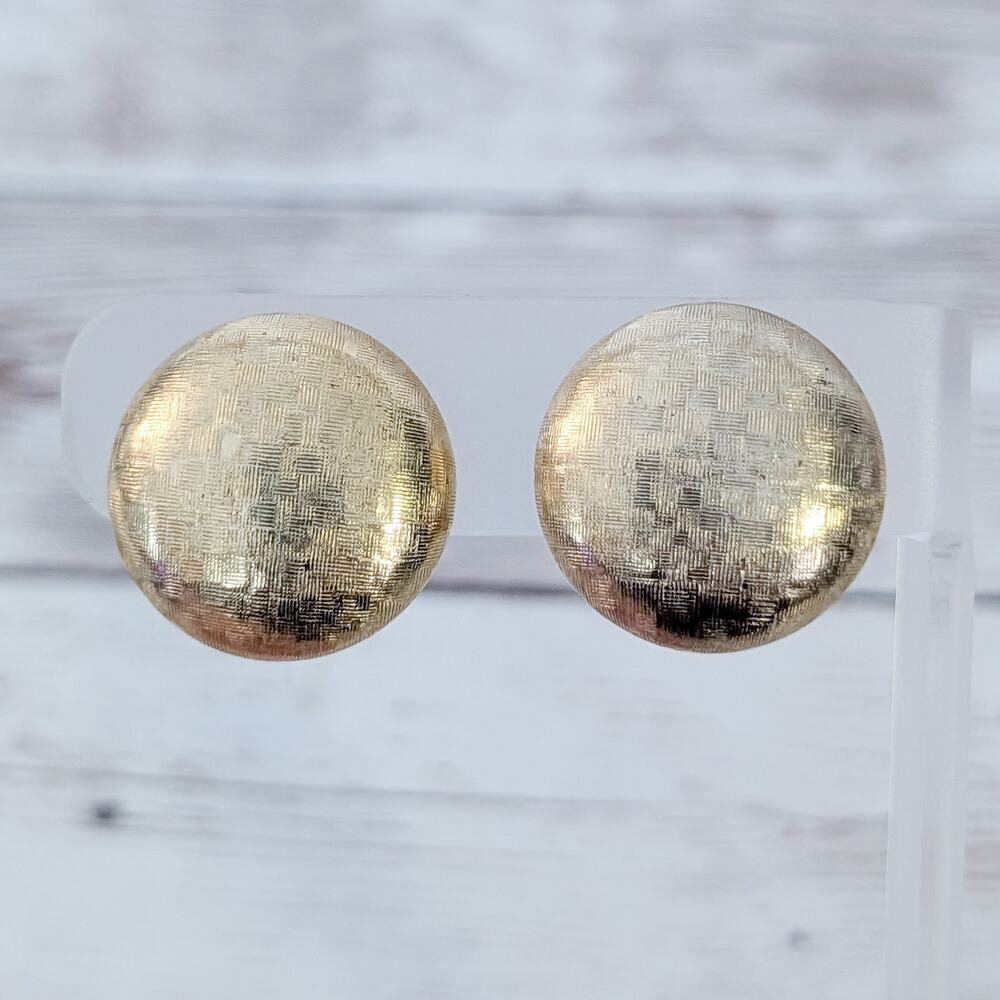 Vintage Clip On Earrings 0.75" Patterned Gold Tone